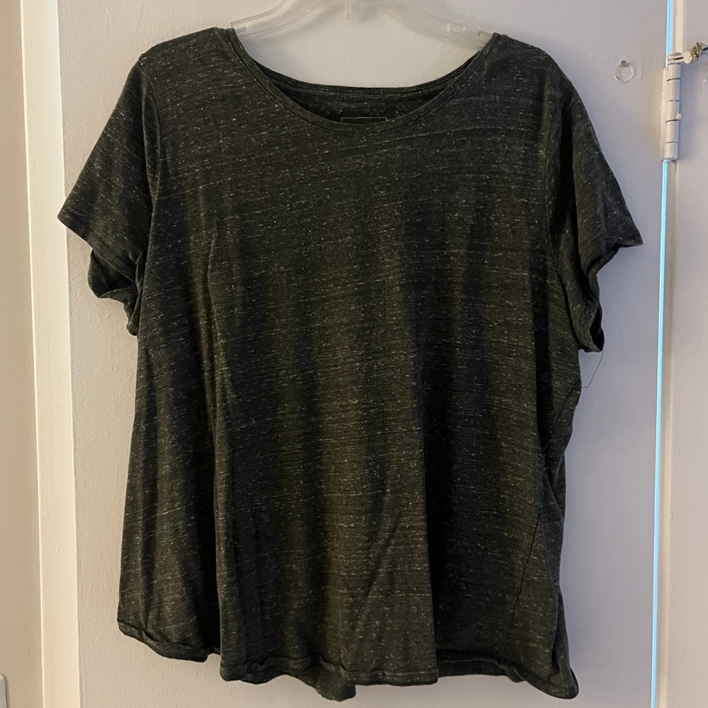 Casual, dark green T-shirt